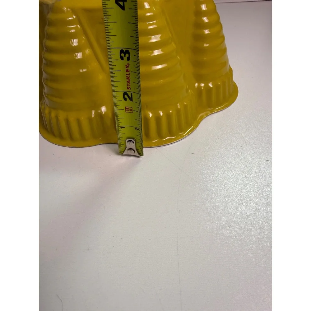 Vintage Mustard Yellow Enamelware‎ Bundt Cake Pan Fluted Tube Mold 10 Inch Retro